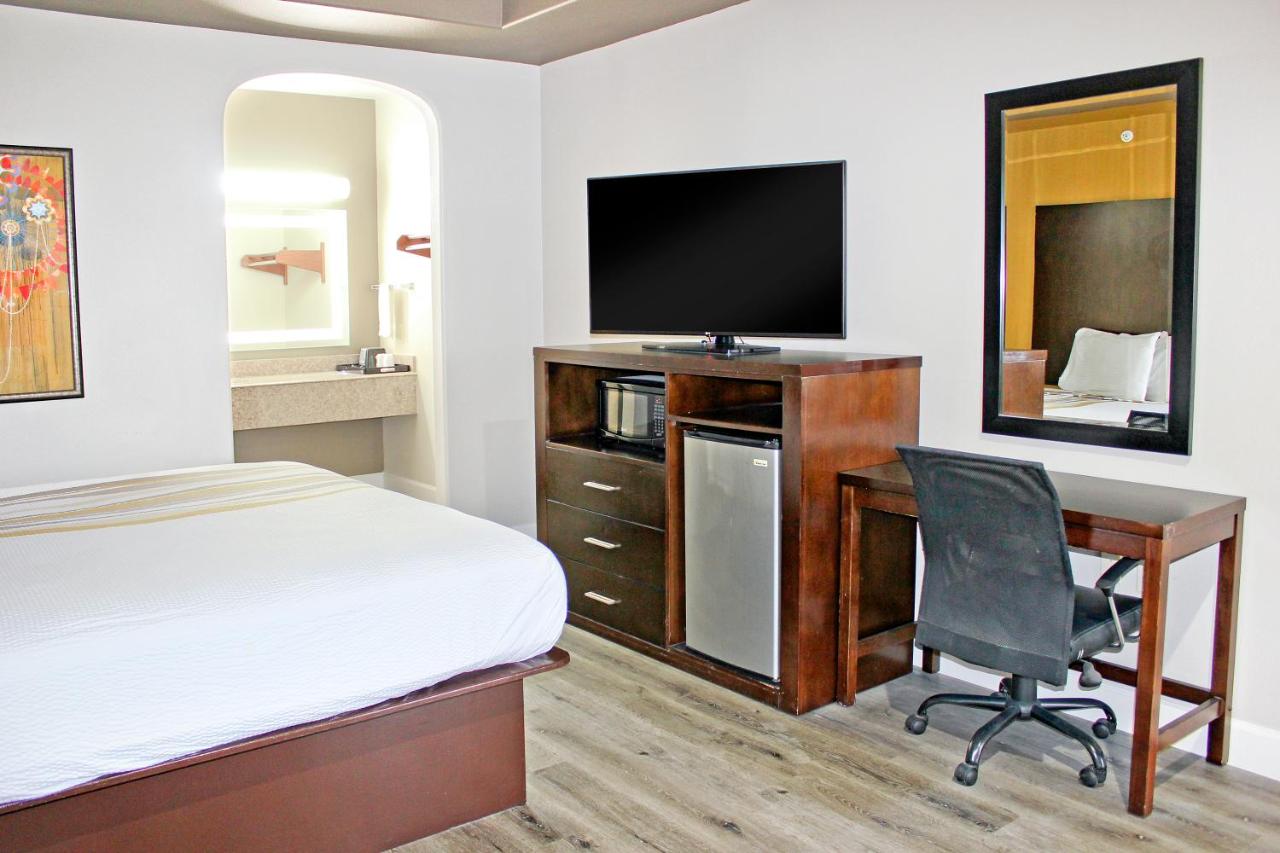 | Palacio Royale Houston NW at Beltway 8