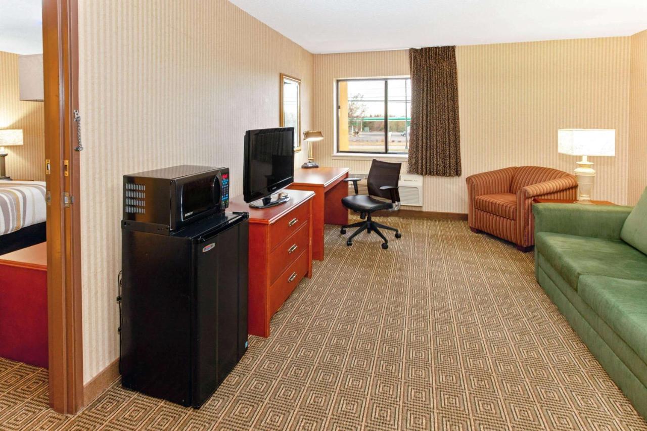 King Apartment - Non-Smoking at La Quinta Inn & Suites by Wyndham Stevens Point