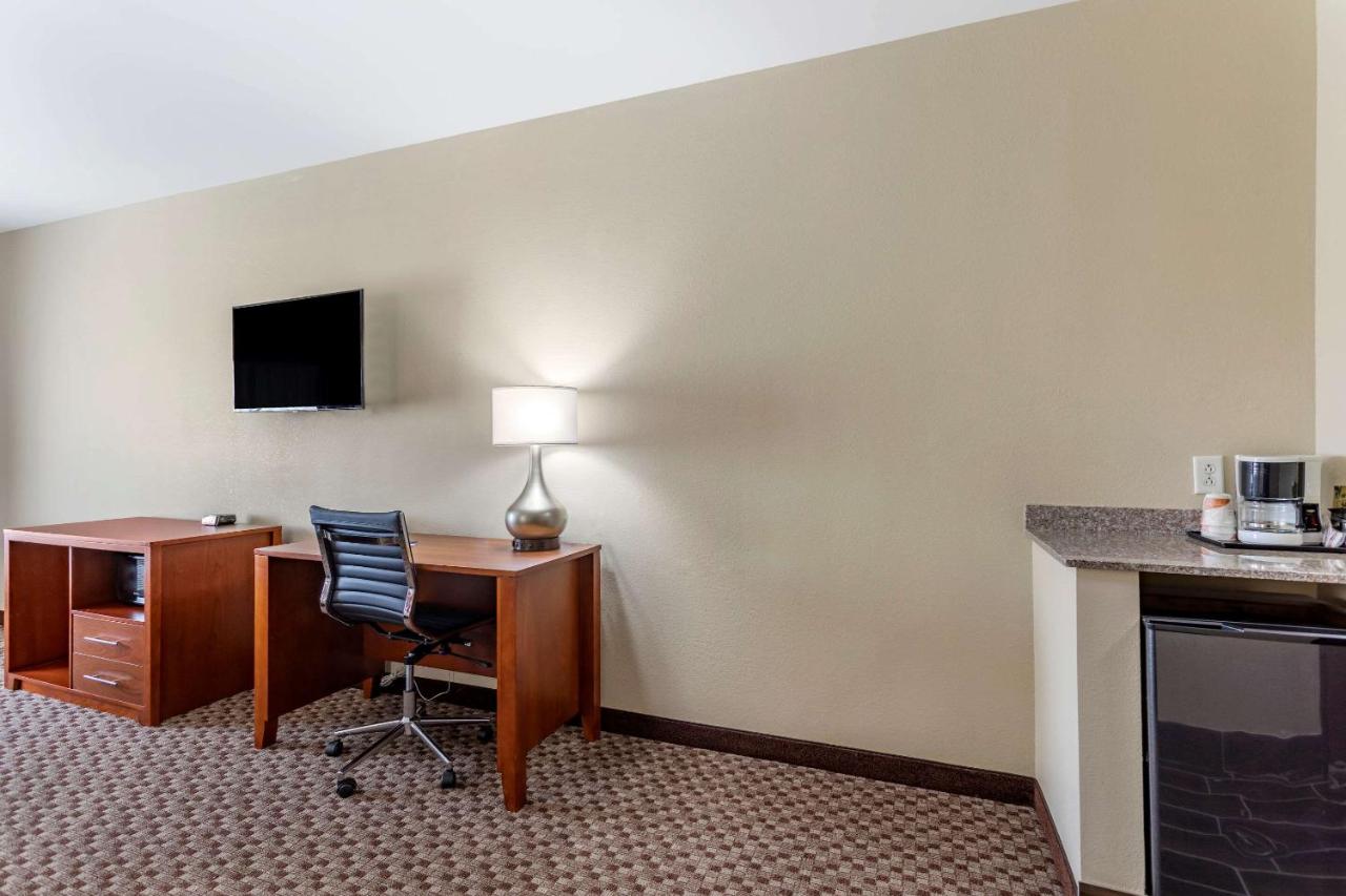 King Room - Accessible/Non-Smoking at Comfort Inn & Suites Carbondale University Area