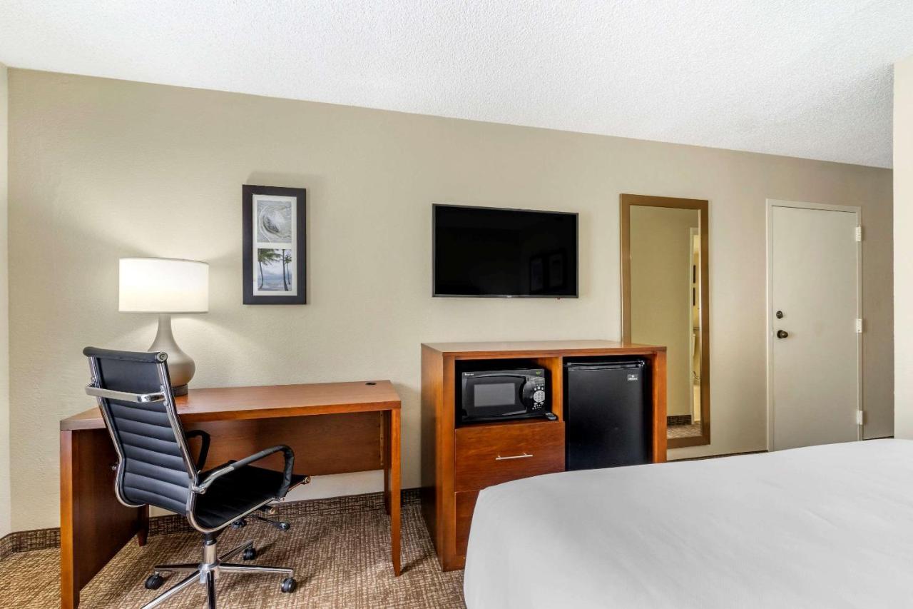 Queen Room - Accessible/Non-Smoking at Comfort Inn & Suites St. Pete - Clearwater International Airport