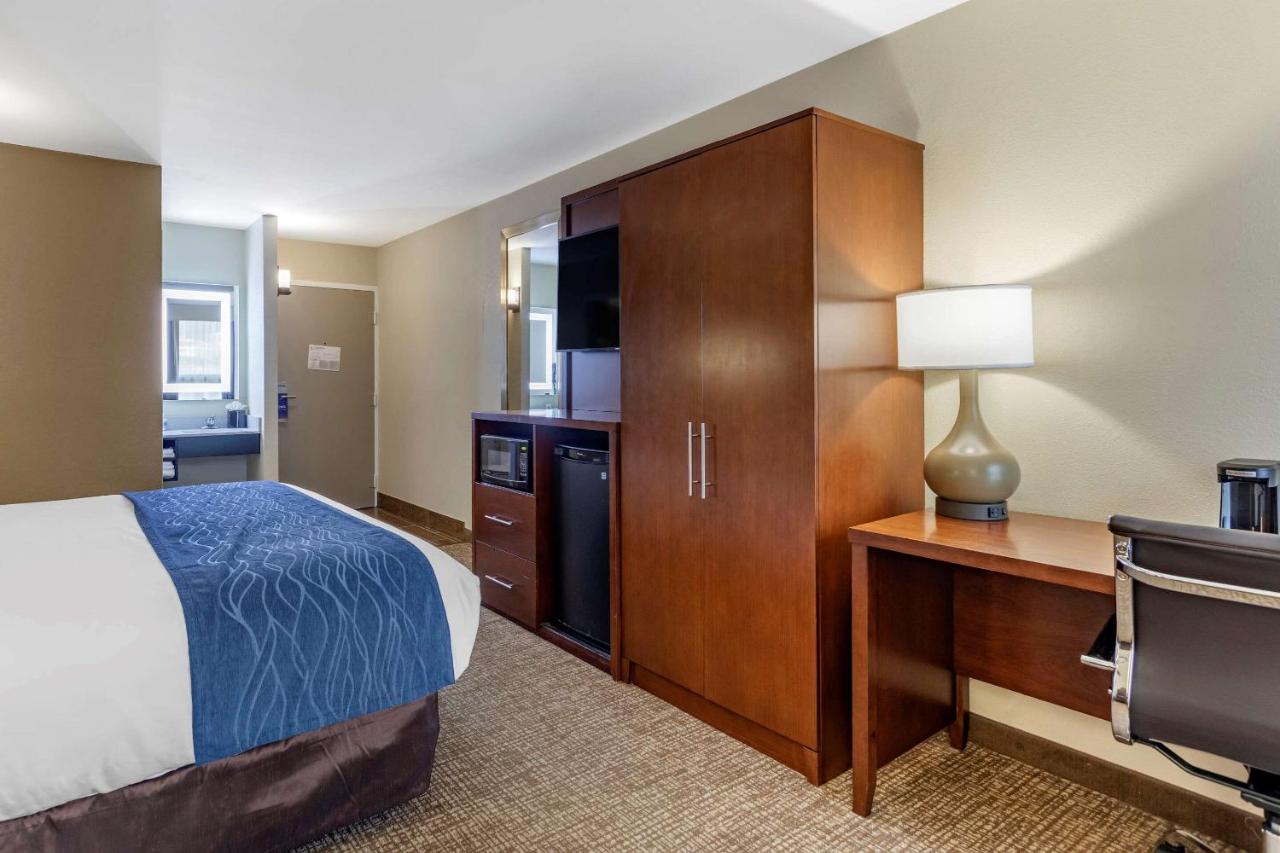 King Room - Non-Smoking at Comfort Inn Nashville - Opryland Area