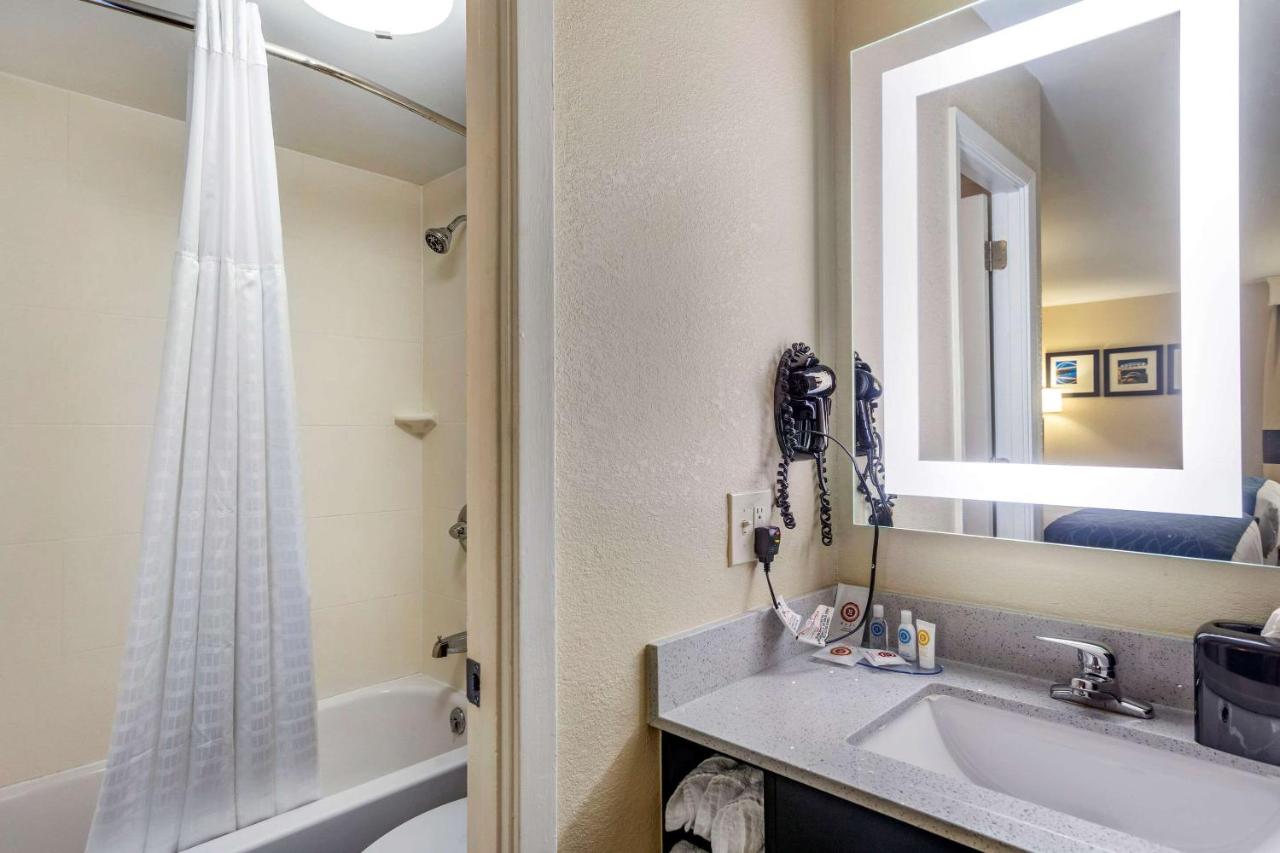 Standard 2 Queens Non Smoking at Comfort Inn Nashville - Opryland Area