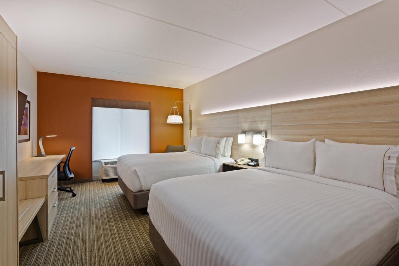 | Holiday Inn Express Hotel & Suites Tavares - Leesburg, an IHG Hotel