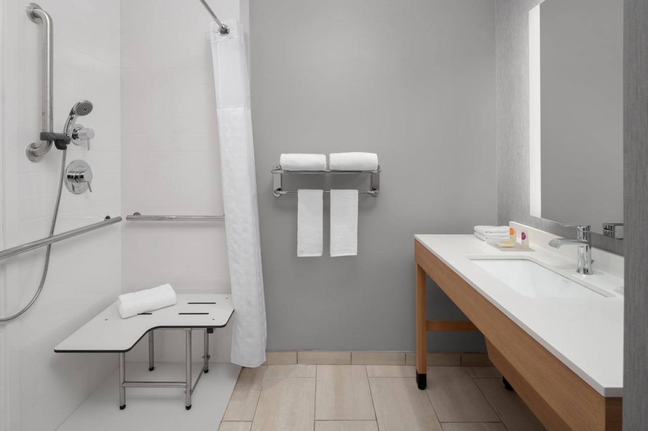 King Room with Roll-In Shower - Disability Access at Hyatt Place Atlanta / Perimeter Center