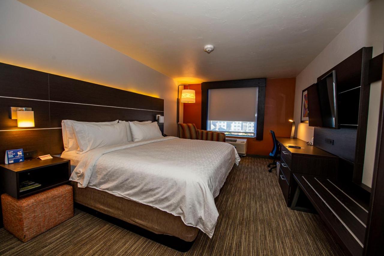  | Holiday Inn Express & Suites Colorado Springs AFA Northgate