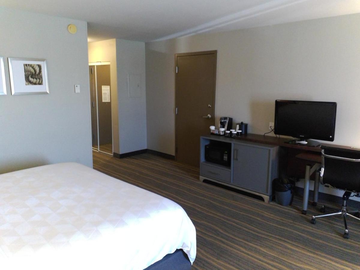  | Holiday Inn & Suites Albuquerque-North I-25, an IHG Hotel