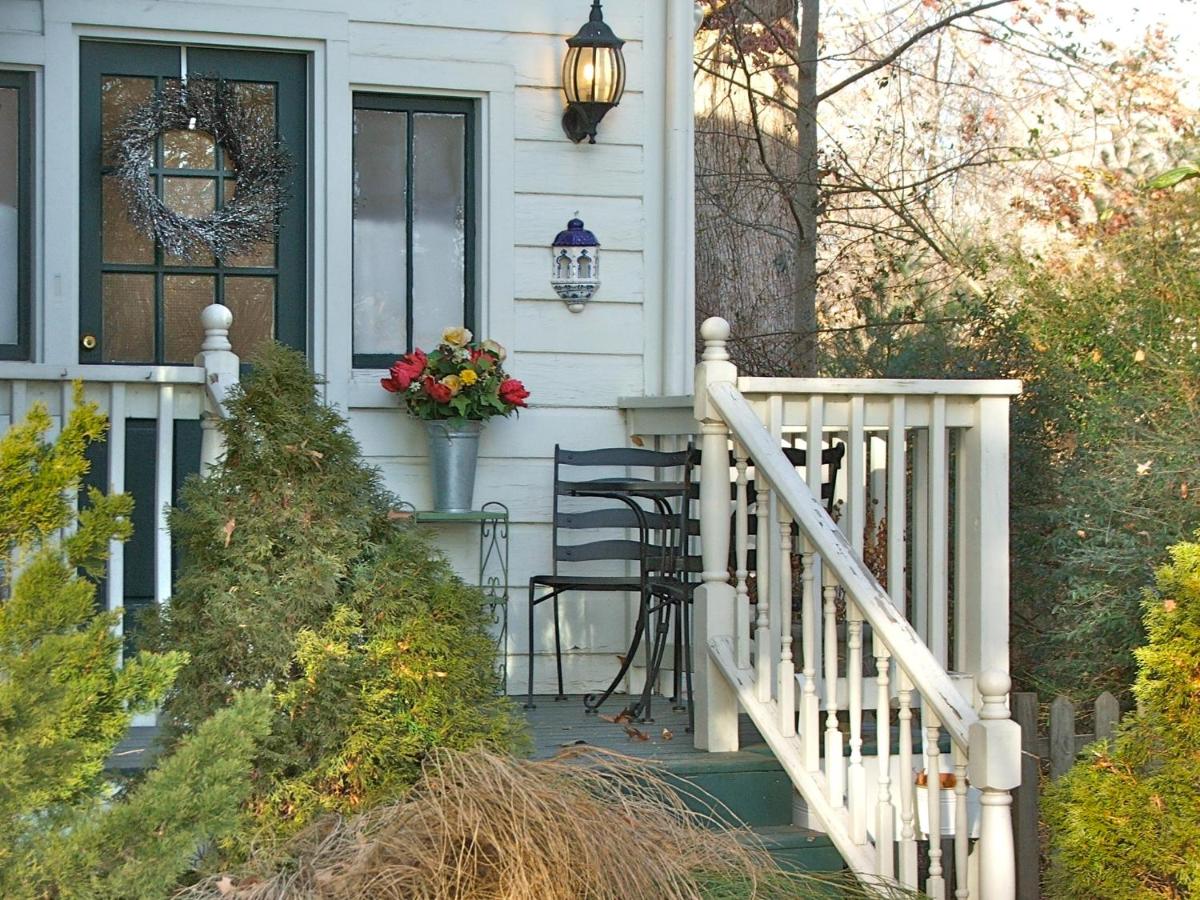 | Oakland Cottage Bed and Breakfast