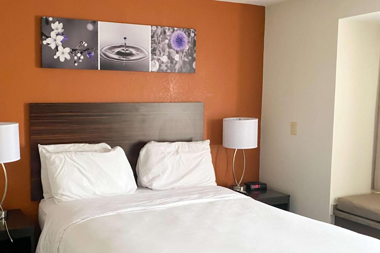 Standard Queen Room - Non-Smoking at Sleep Inn & Suites Decatur West