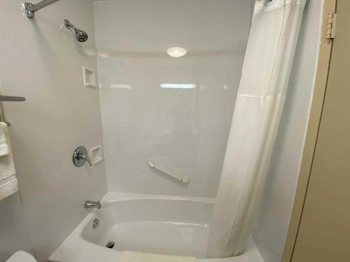 | Quality Inn Geneseo