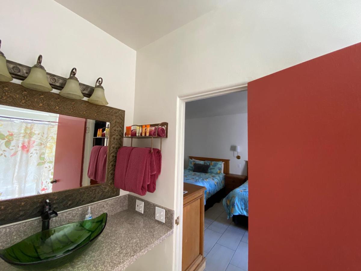 Queen Room with Balcony at Villa Rosa Inn