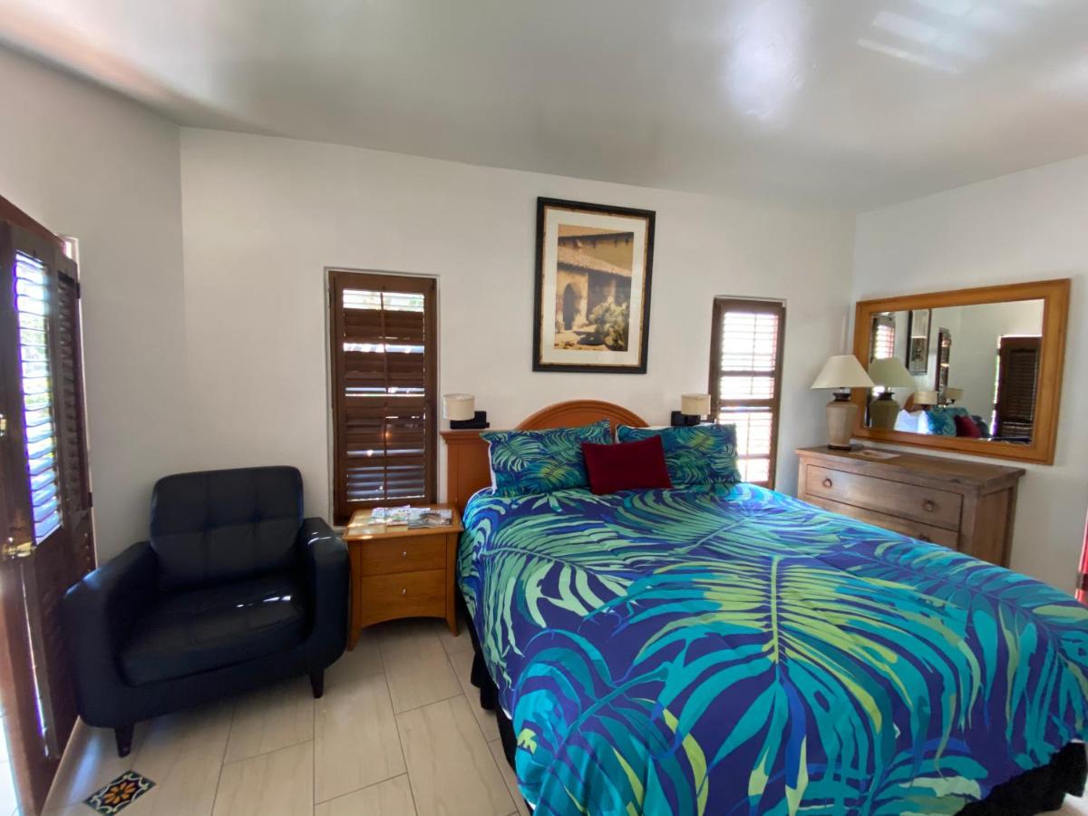 King Room with Balcony at Villa Rosa Inn