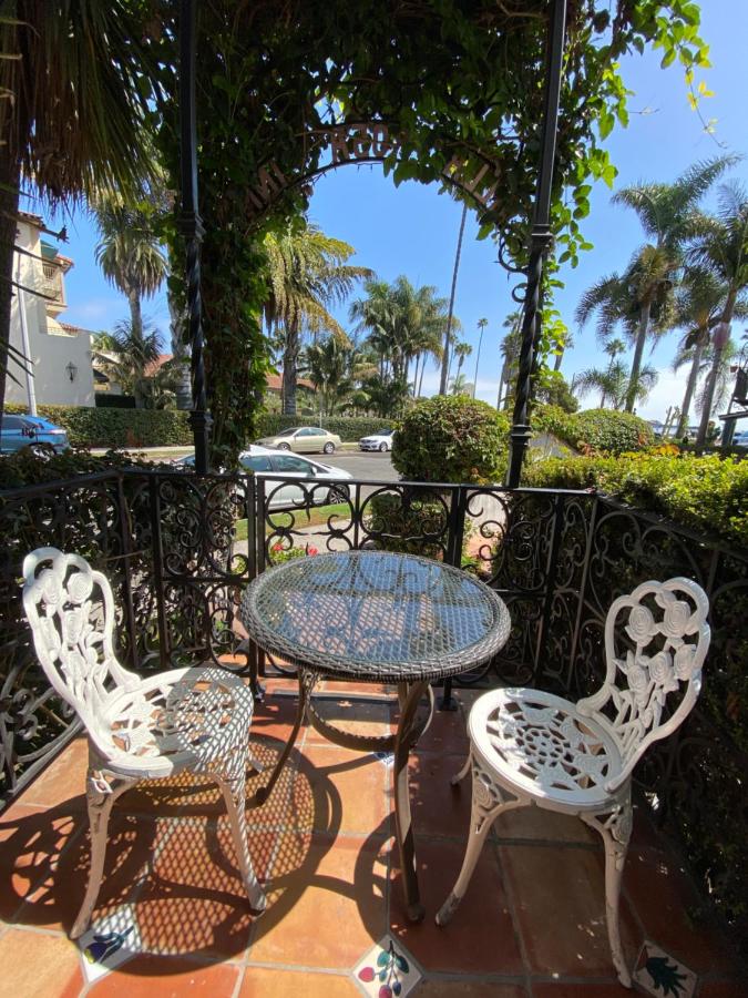 King Room with Balcony at Villa Rosa Inn