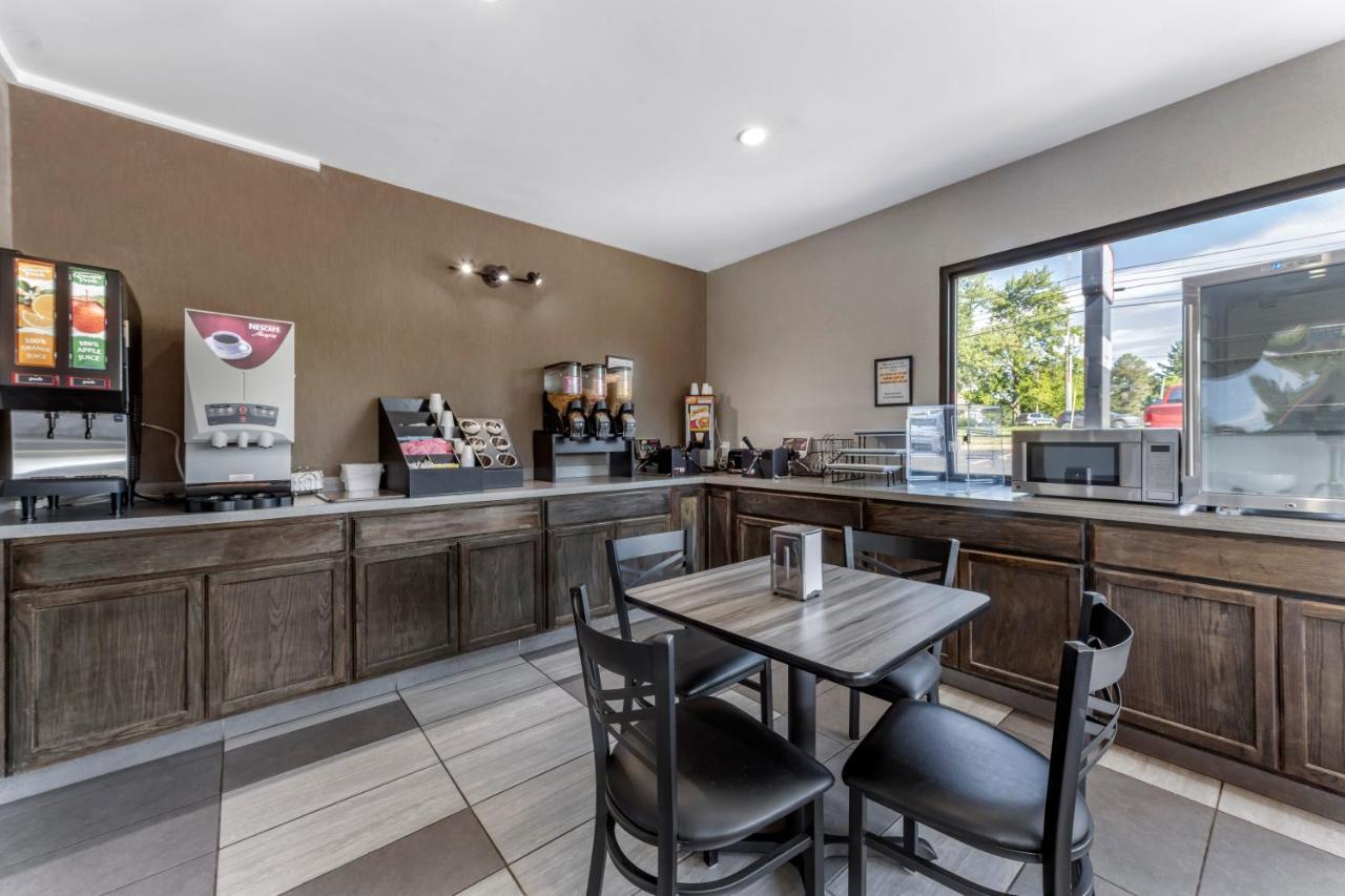  | Econo Lodge Wooster