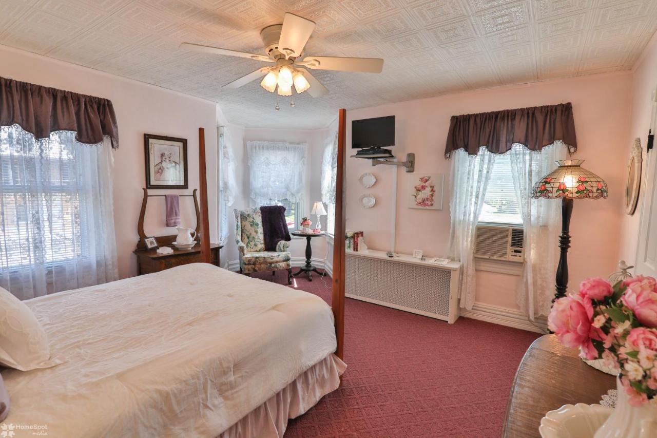 | Lizard Creek Inn