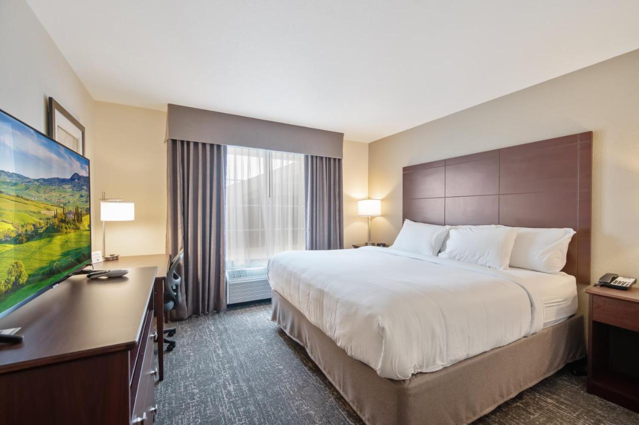King Room at Cobblestone Hotel & Suites - Austin