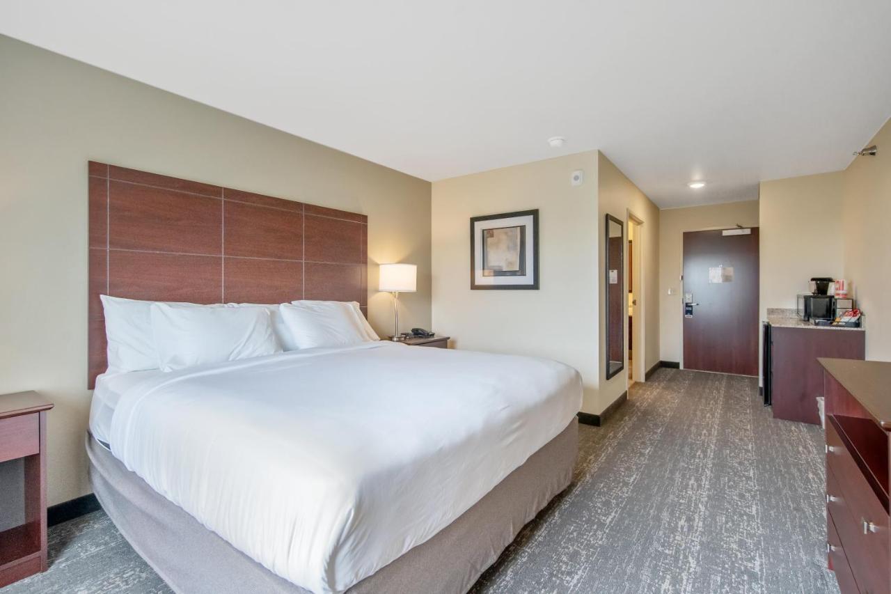 King Room at Cobblestone Hotel & Suites - Austin