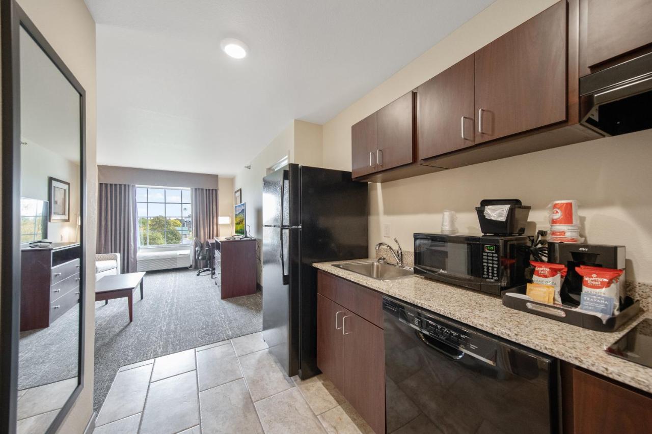 Suite at Cobblestone Hotel & Suites - Austin