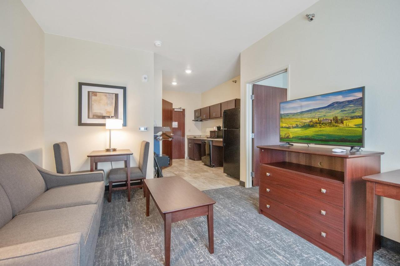 Family Room - Disability Access at Cobblestone Hotel & Suites - Austin