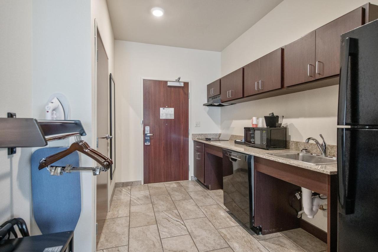 Family Room - Disability Access at Cobblestone Hotel & Suites - Austin