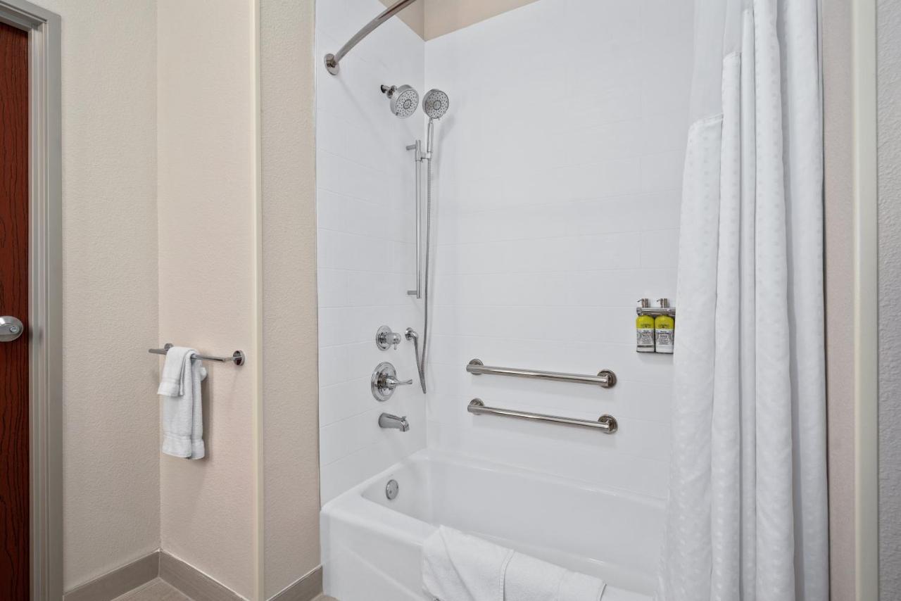 Deluxe King Room - Disability Access at Holiday Inn Express Suites Van Buren-Ft Smith Area by IHG