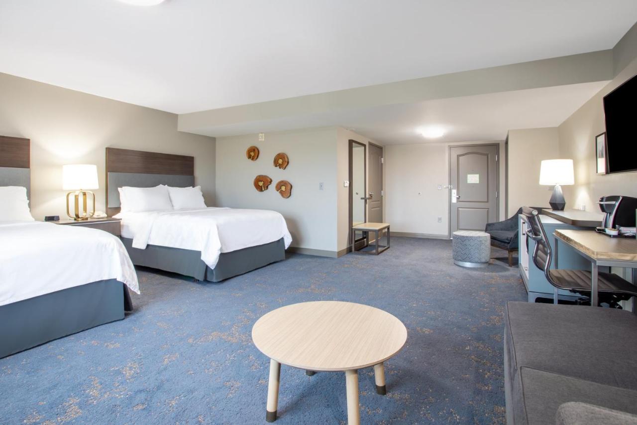 Executive Queen Room - Non-Smoking at Holiday Inn Conference Center - Valdosta by IHG
