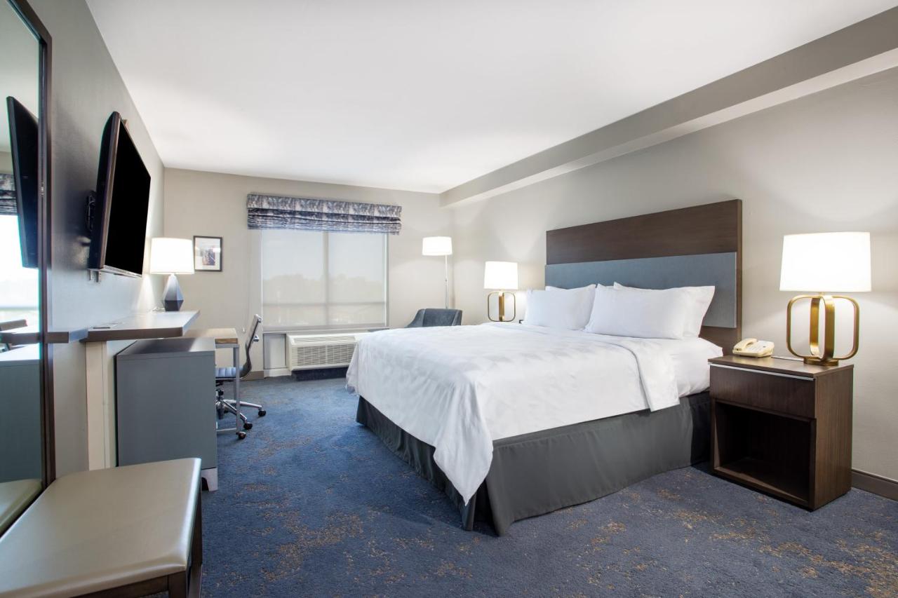 King Room - Mobility Access Tub - Non-Smoking at Holiday Inn Conference Center - Valdosta by IHG