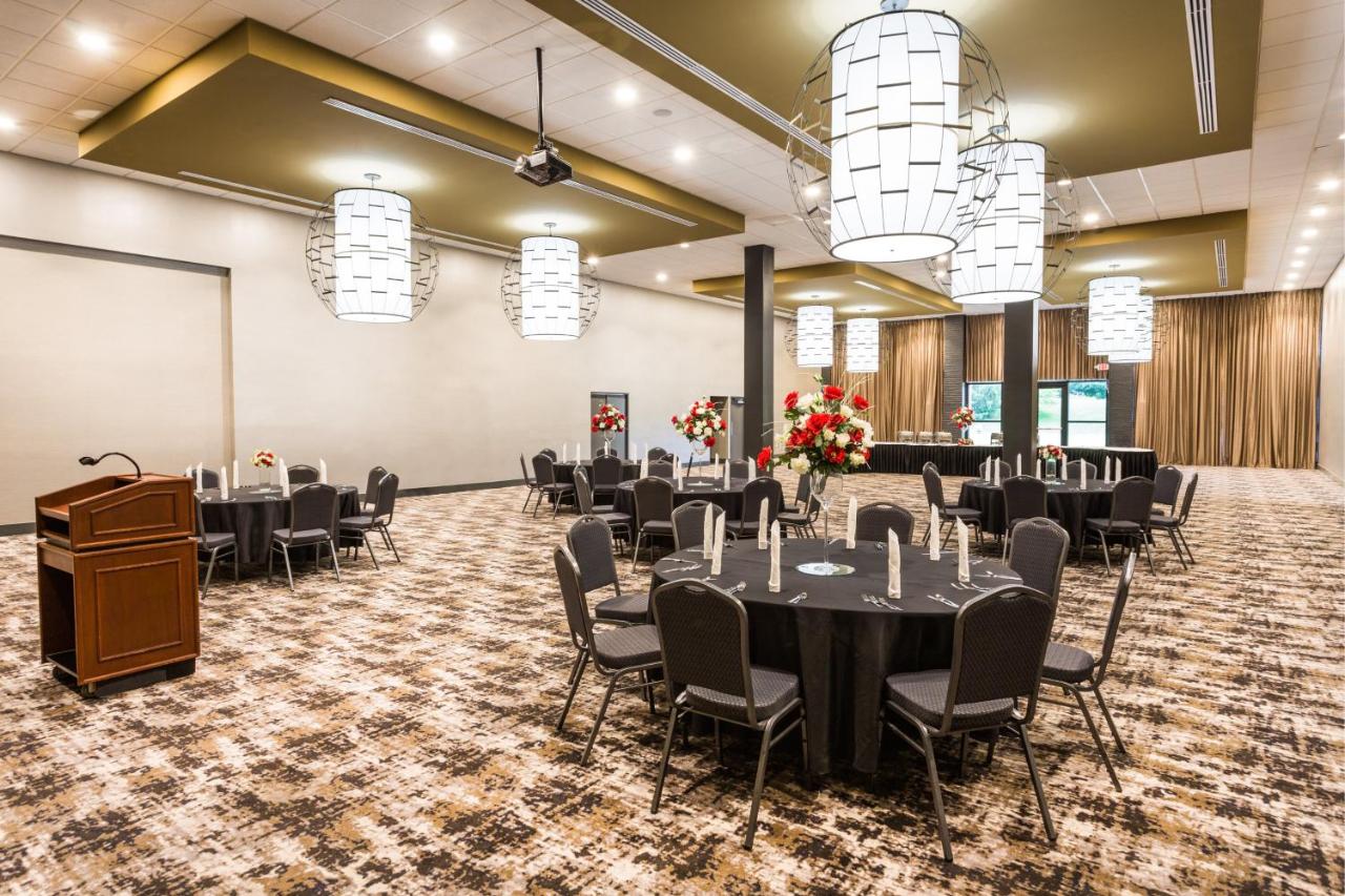 | Holiday Inn Roanoke - Valley View, an IHG Hotel