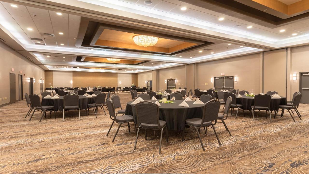 | Holiday Inn Roanoke - Valley View, an IHG Hotel