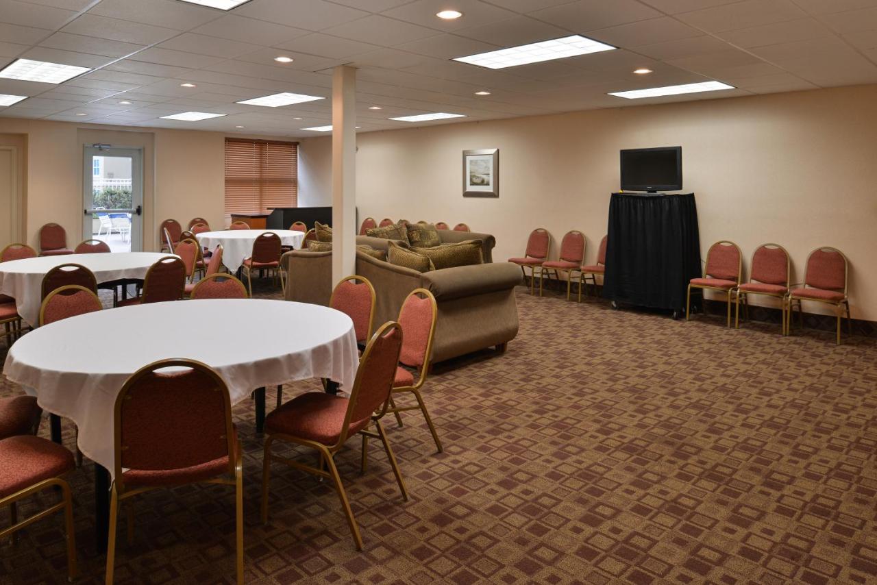 | Holiday Inn Martinsburg, an IHG Hotel