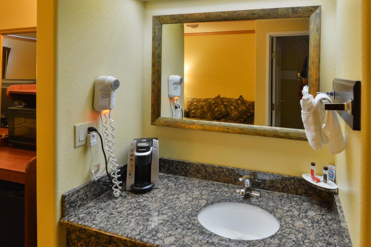 King Studio Suite - Non-Smoking at Baymont by Wyndham Garden of the Gods / Colorado Springs