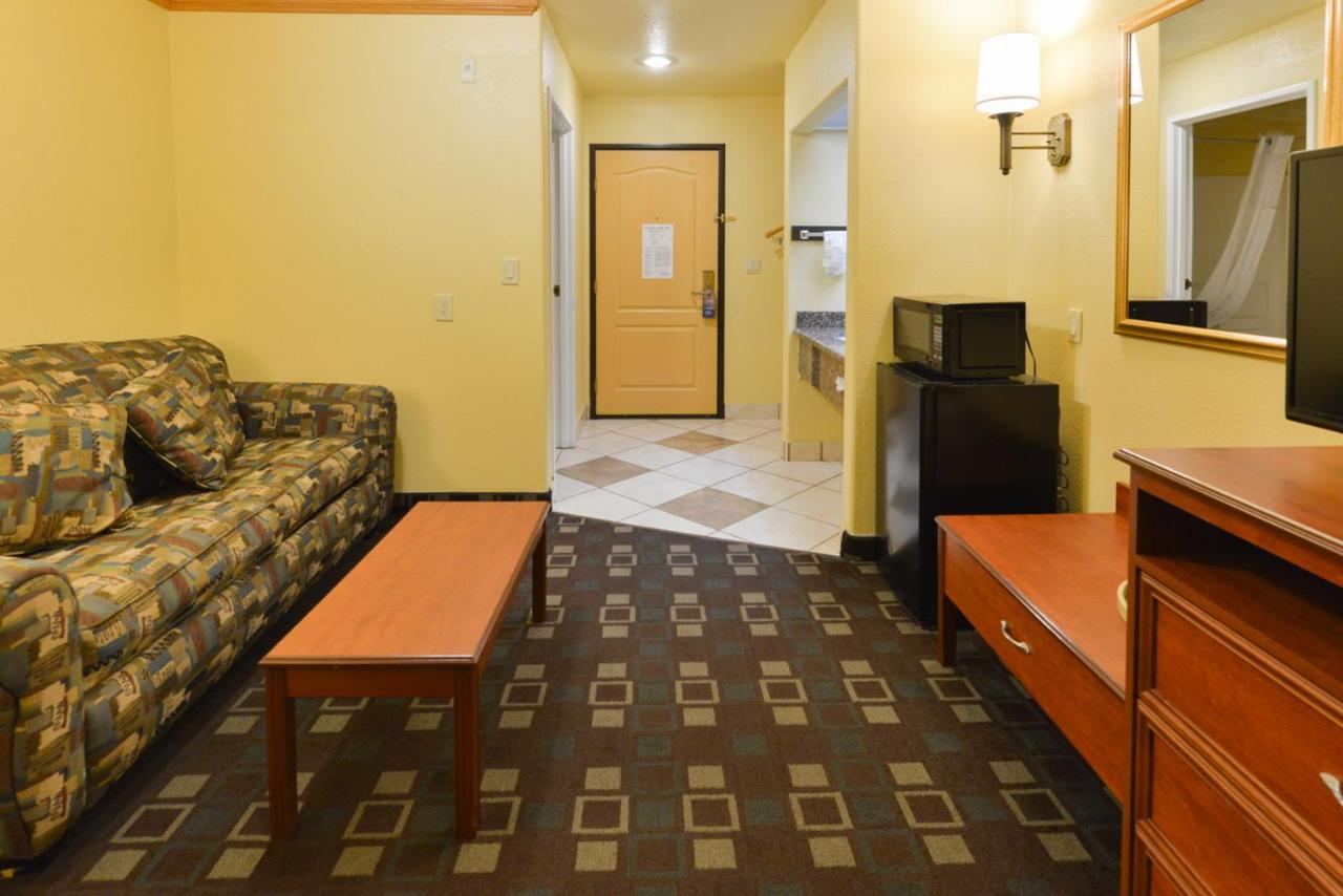King Studio Suite - Non-Smoking at Baymont by Wyndham Garden of the Gods / Colorado Springs