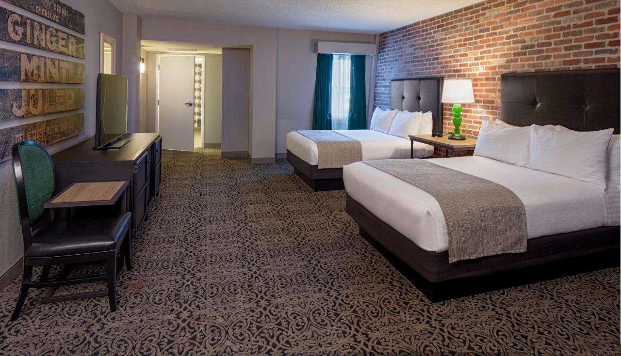 | Holiday Inn FRENCH QUARTER-CHATEAU LEMOYNE, an IHG Hotel