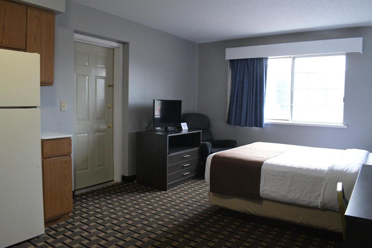 | Adams Inn and Suites