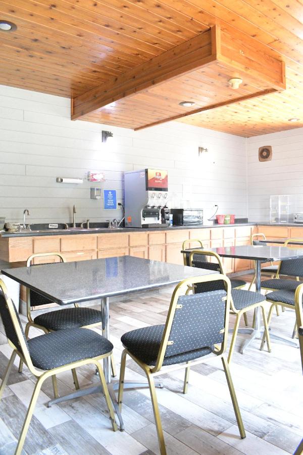 | Adams Inn and Suites