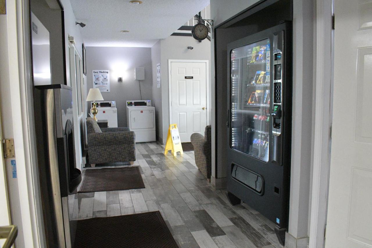 | Adams Inn and Suites