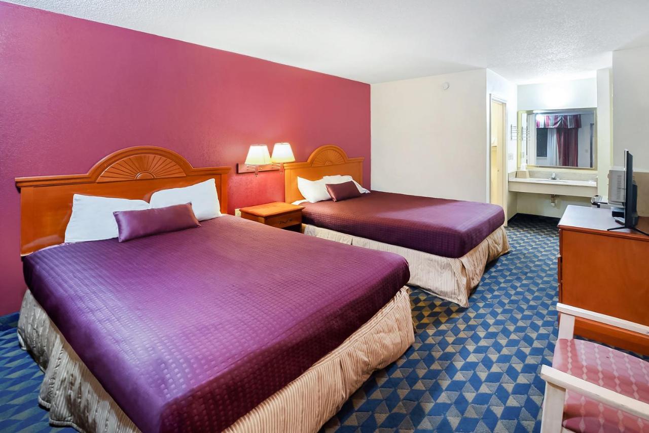 Double Room with Two Double Beds at OYO Hotel Manning SC