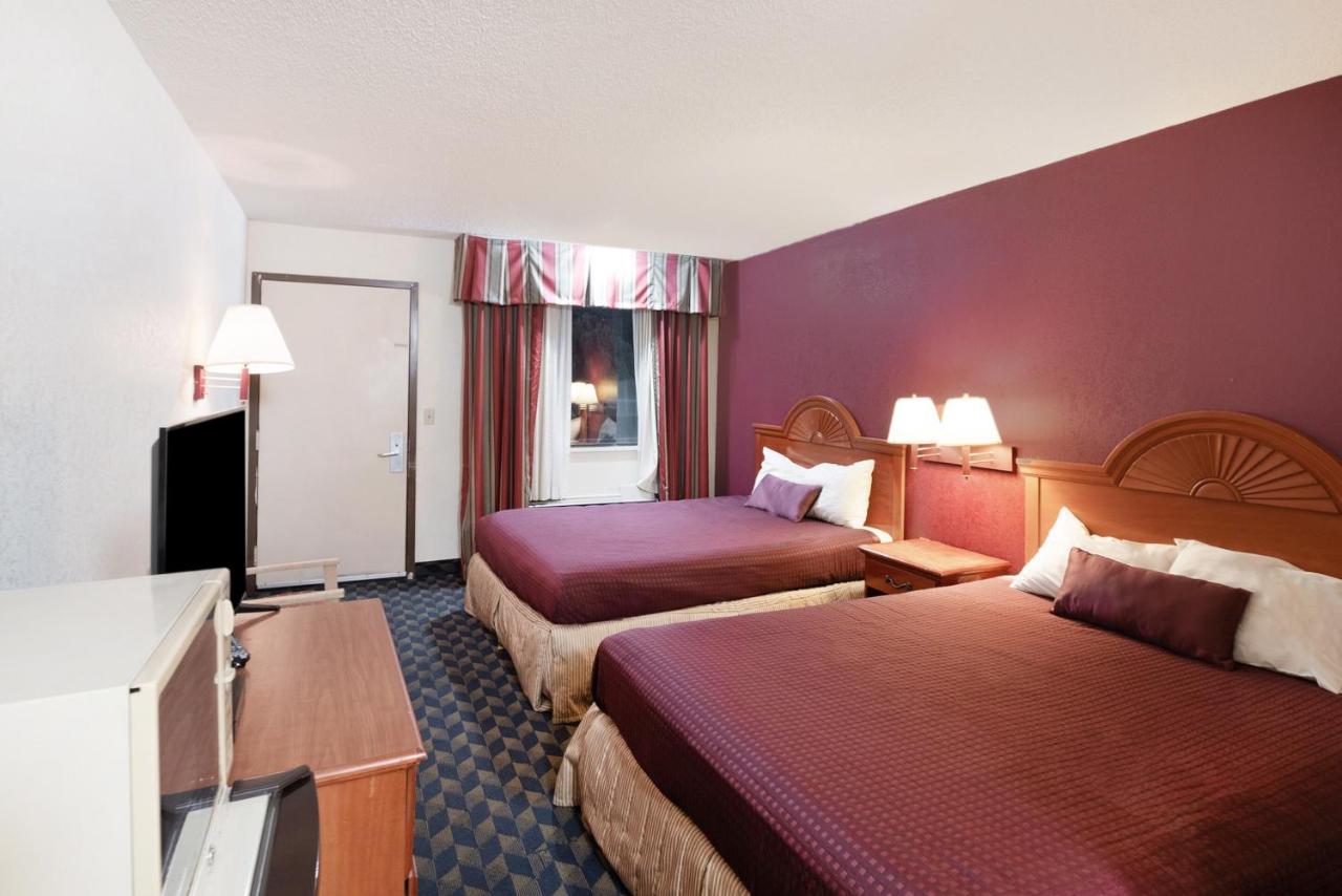 Double Room with Two Double Beds at OYO Hotel Manning SC