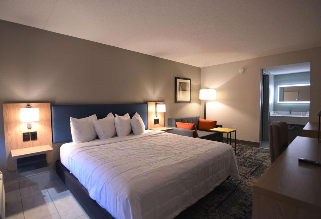 King Room - Non-Smoking at Baymont by Wyndham Pine Grove