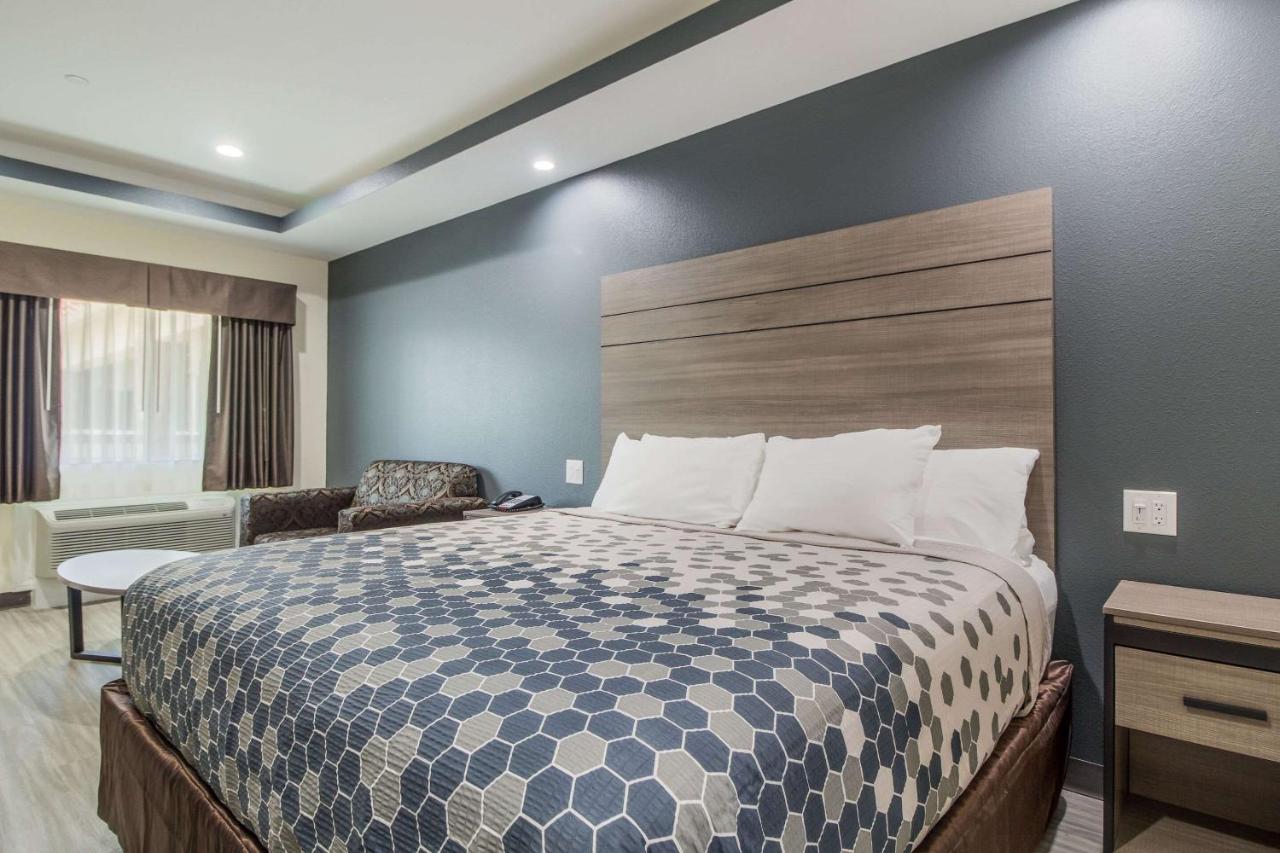 Standard King Room - Non-Smoking at REGENCY INN AND SUITES