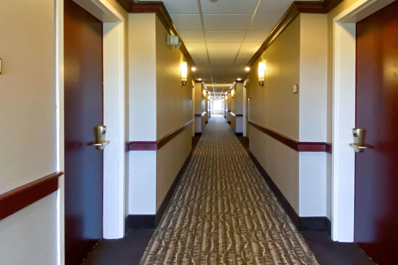 | Comfort Inn East Windsor - Springfield