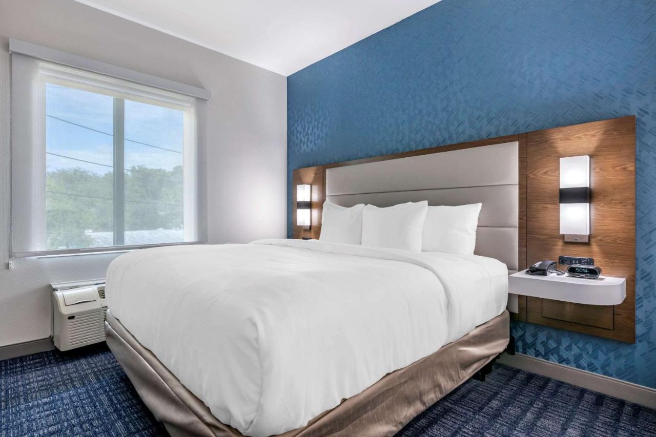 King Suite with Roll-In Shower - Accessible/Non-Smoking at Comfort Suites Gainesville near University