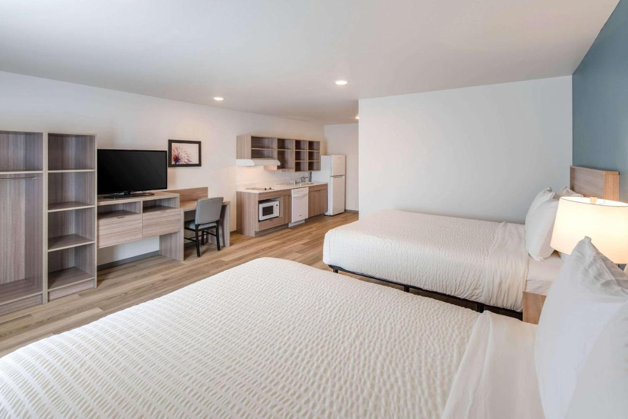 Queen Room with Two Queen Beds and Tub - Disability Access/Non-Smoking at WoodSpring Suites Tri-Cities - Richland