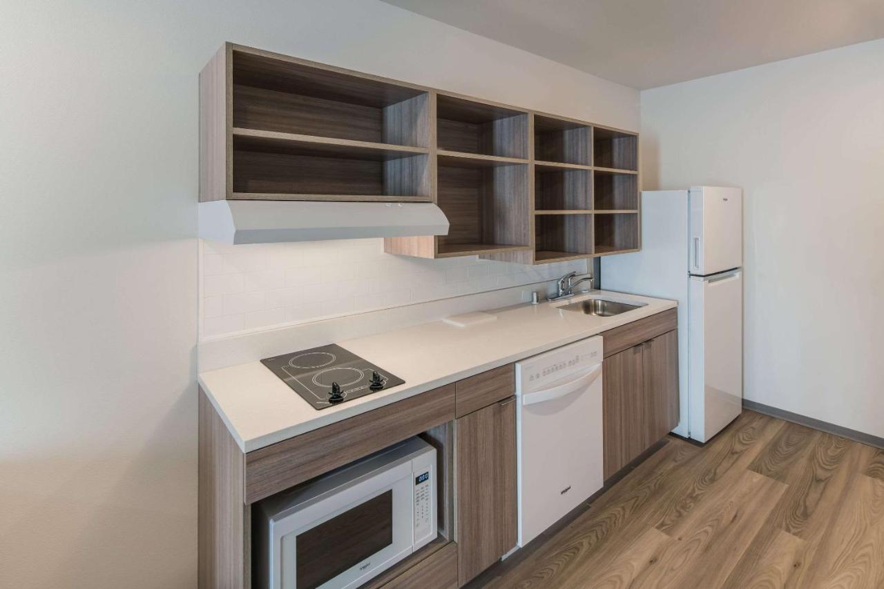 Queen Room with Two Queen Beds and Tub - Disability Access/Non-Smoking at WoodSpring Suites Tri-Cities - Richland
