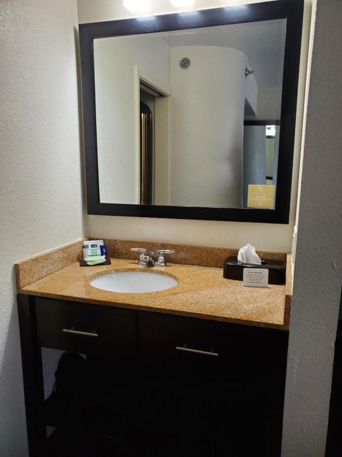Deluxe Double Room (1 adult + 2 children) at Sleep Inn Horn Lake - Southaven
