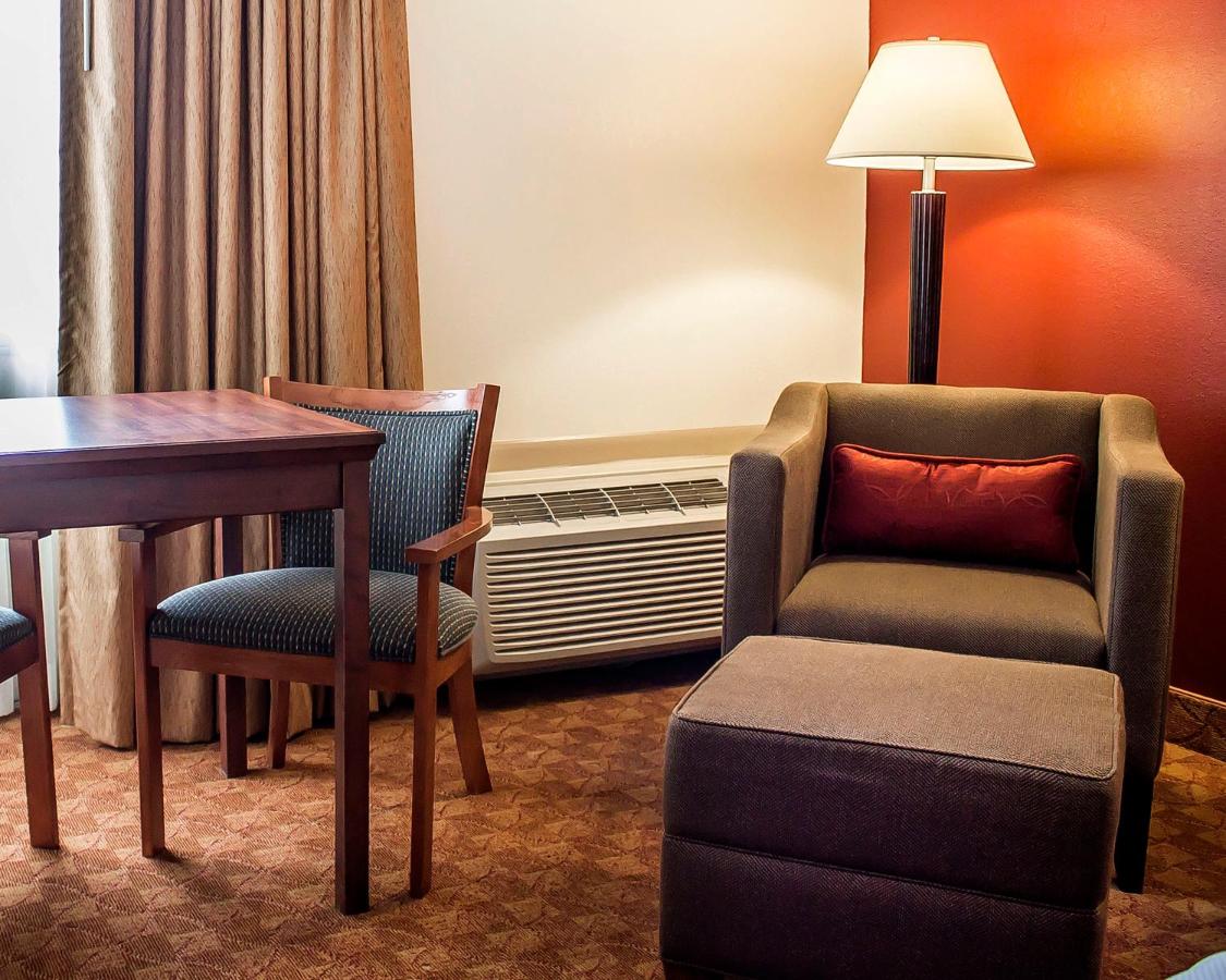 Queen Room - Accessible/Nonsmoking at Quality Inn Lima Northeast
