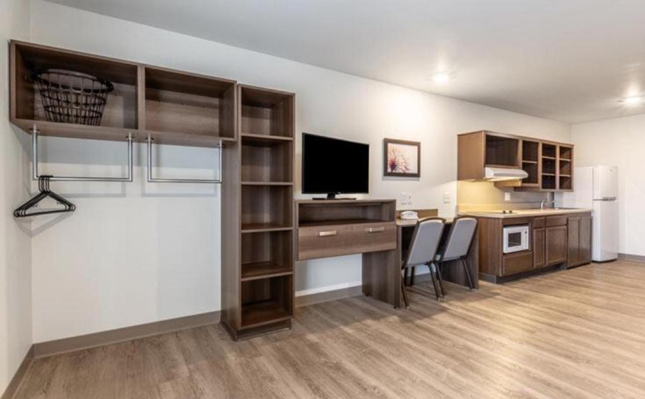 Standard Queen Room - Non-Smoking at WoodSpring Suites Indianapolis Castleton