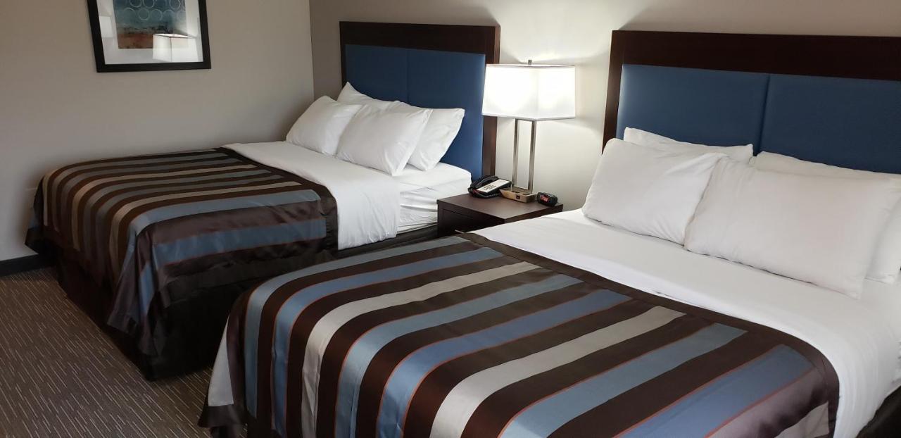 Deluxe Queen Room with Two Queen Beds and Bath Tub - Mobility/Hearing Accessible - Non-Smoking at Wingate by Wyndham Christiansburg