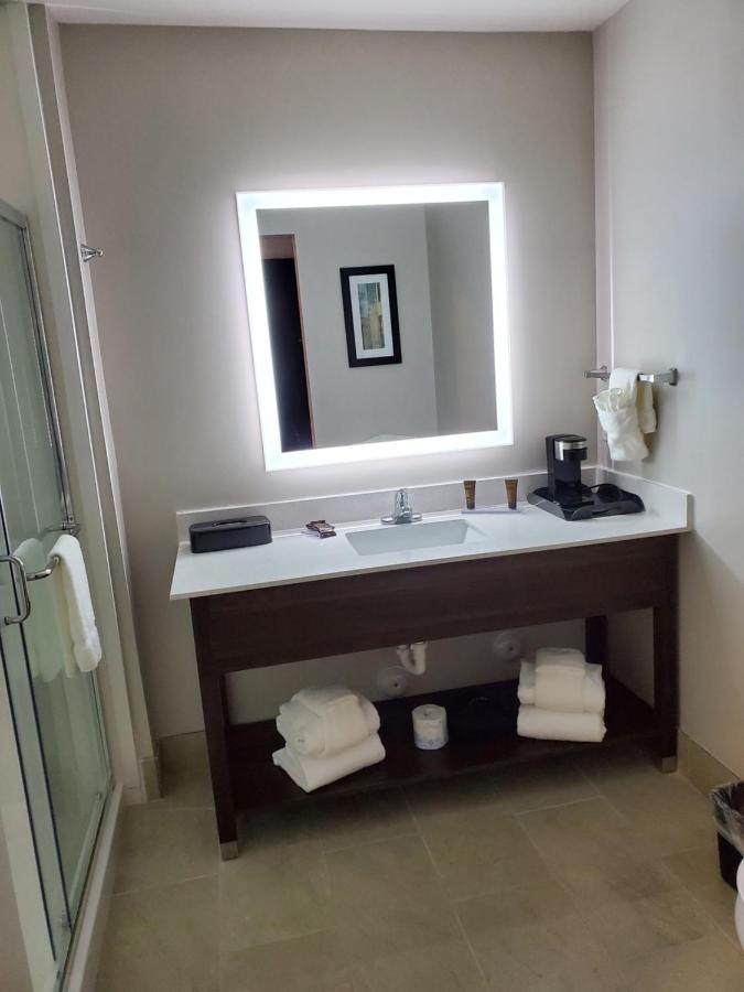 Deluxe Queen Room with Two Queen Beds and Bath Tub - Mobility/Hearing Accessible - Non-Smoking at Wingate by Wyndham Christiansburg