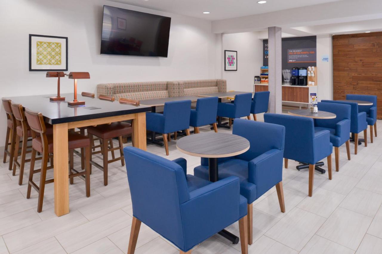  | Holiday Inn Express Wixom, an IHG Hotel