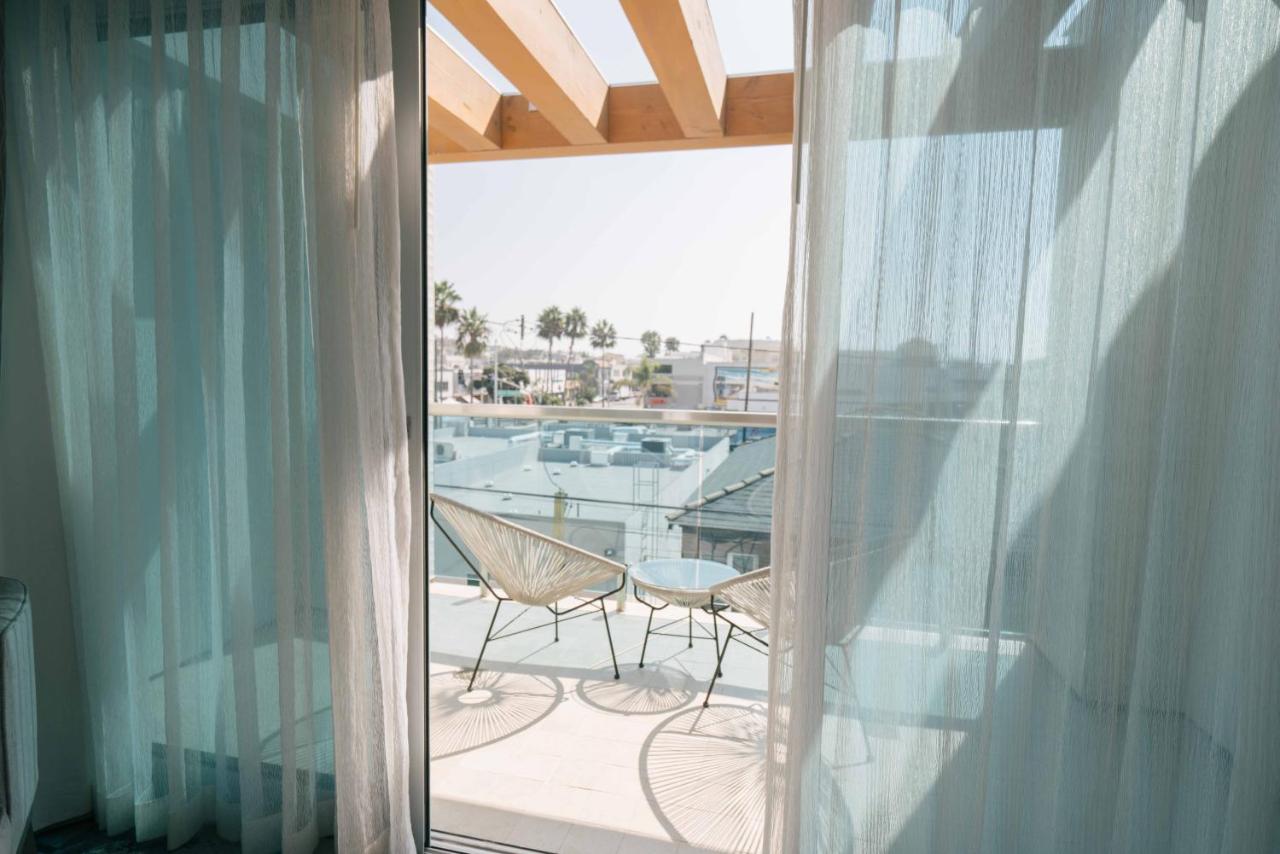 Deluxe Double Room with Balcony at H2O Hermosa Beach Hotel